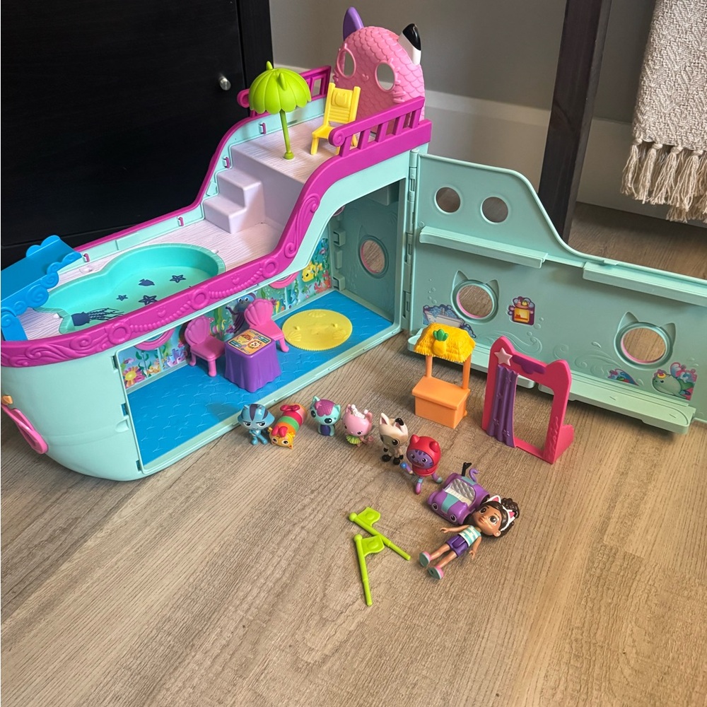 Gabby’s play boat and allFigures